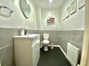 Guest WC- click for photo gallery